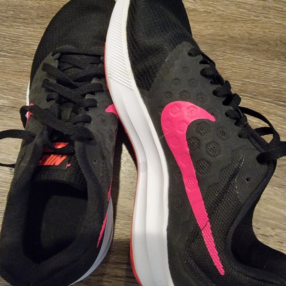 Nike Tennis Shoes